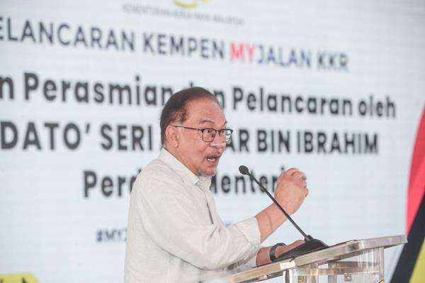 PM Anwar says Pakatan-BN best choice to steer Malaysia away from extremism